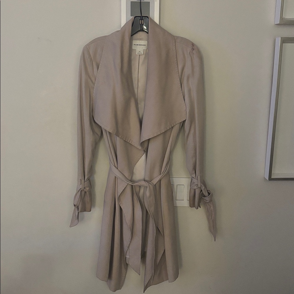 Club Monaco Elegant Beige Trench Coat